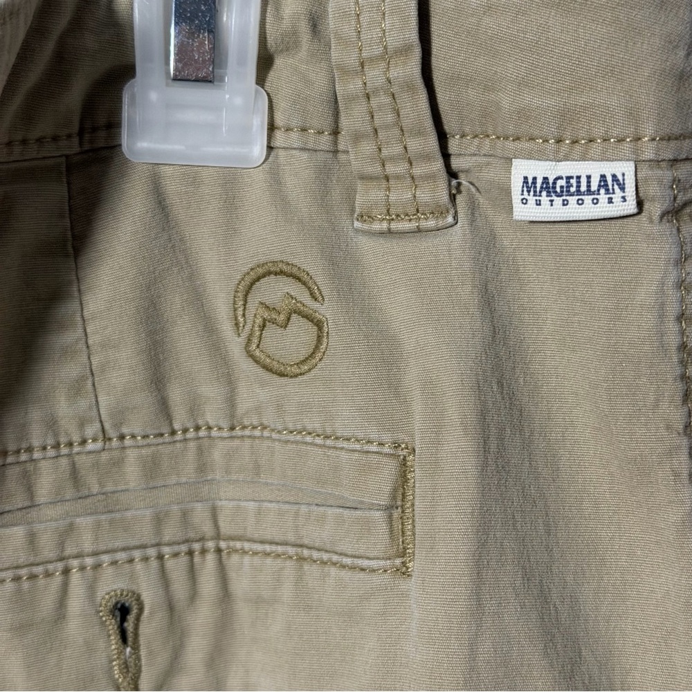 Magellan‎ Outdoors Khaki Classic Tan Men's Cargo Baggy Shorts size 35W - Picture 4 of 7